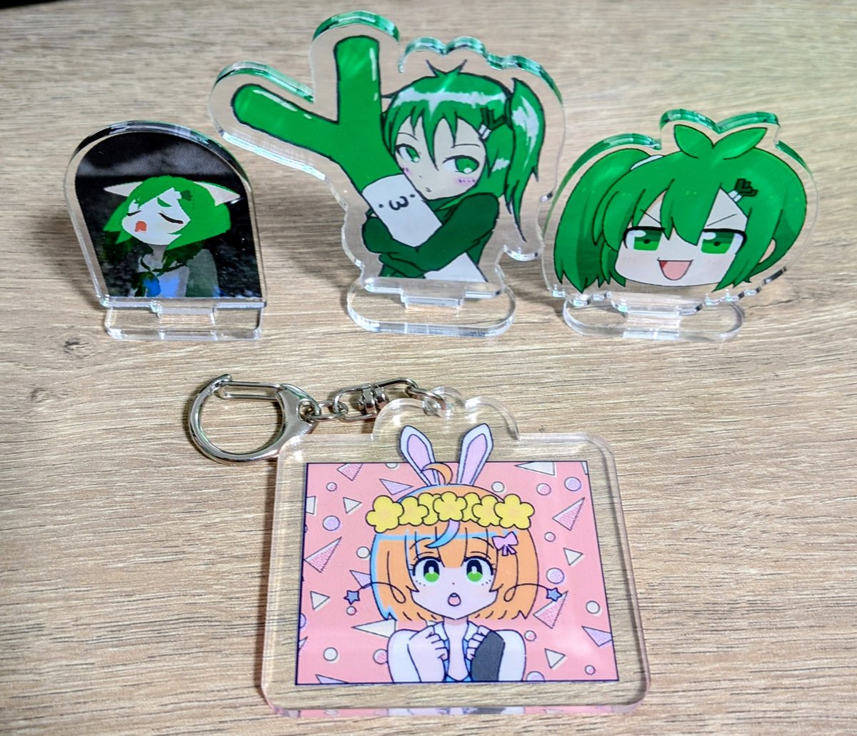 Negi_08's tweet photo. 唯野みきさんの動画を参考にうちの子アクリルグッズを作ったよ！
私が描いたみきさんイラストもアクキーにしたけどこれはもしかしたらキャンペーン的にアウトかもしれない⋯？
 #みきプレ #ACRY #アクリー https://t.co/fFUYgqmeuU