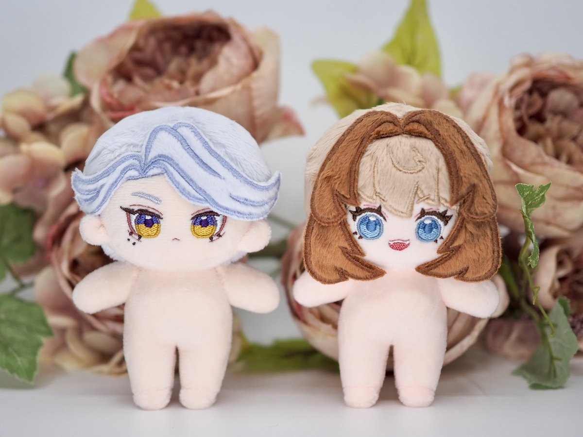 オーダー10cmぬいが完成しました！ ペアのぬいちゃんなので、並べた