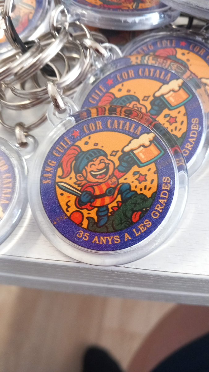 sangculeoficial's tweet image. 📢 Us presentem els nous clauers commemoratius del nostre 35è aniversari 📢

Demana els teus  enviant un correu a sangcule@sangcule.cat o enviant un MD. 

Preu:  1 clauer 3€, 4 clauers 10€

Moltes gràcies! 
SANG CULÉ * COR CATALÀ