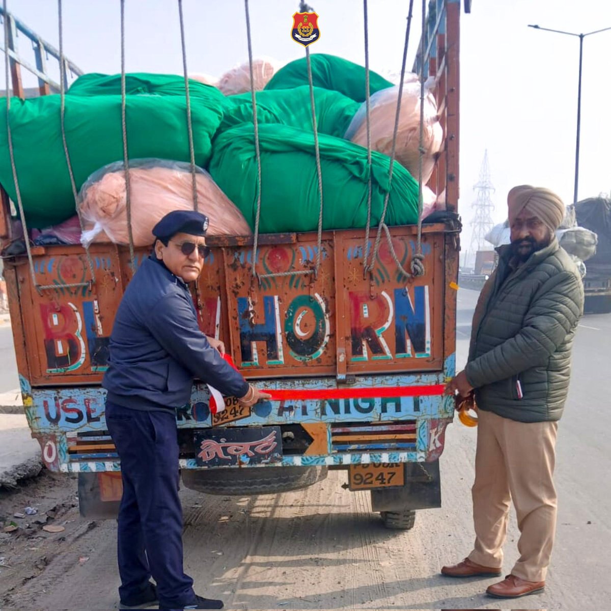 Ludhiana_Police's tweet image. A little reflection can prevent a big accident!  
Commissionerate Police Ludhiana applying reflective tapes to vehicles as part of the ongoing Road Safety Month initiative.  

#ThinkSafety  #SafePunjab