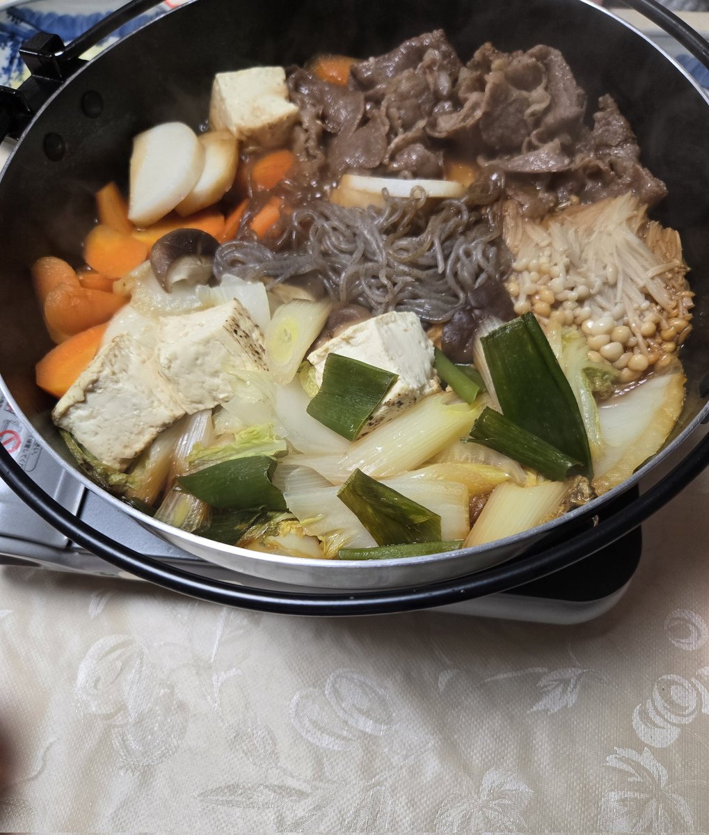 RFufan's tweet photo. #食霊の現実の姿
すき焼きくんです〜〜！
野菜もお肉も食べれて美味しいかった！ https://t.co/ijeKNjUYmX