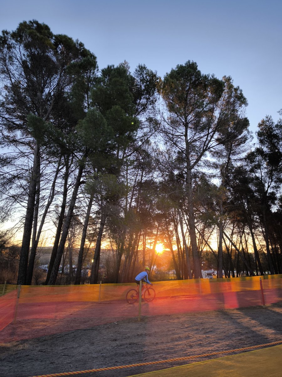 #CECXTarancon26 | A punto de arrancar la 2ª jornada del Campeonato de España de Ciclocross 🏆🇪🇸

Os compartimos el programa de competición 👌

📺Directo🔗goo.su/JAw5Mi