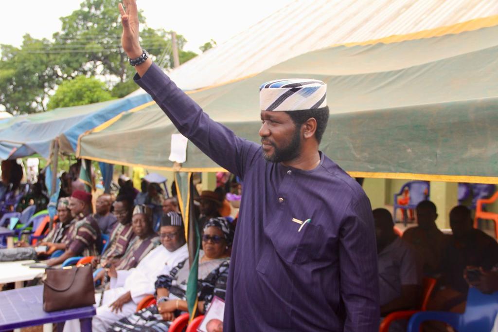 tor_terna's tweet photo. TERSEER UGBOR FIT THE SEAT OF GOVERNOR.

As a first term house of representative member with this scorecard just in two years.

Let us translate this people's oriented leadership to state.

Benue, Terseer Ugbor deserves your blessings for the seat of the governor. https://t.co/5PPdABfXjG
