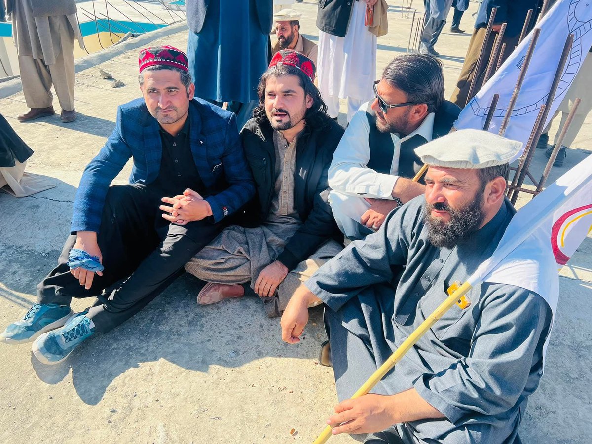 Pashto__Ghazzal's tweet image. درې کاله مښکې... 
کله چې ګيلامن باجوړ ته تللي وو...💔
#GilmanWazir
#MaulanaKhanZeb
#Shaheed #Pashto #Ghazal