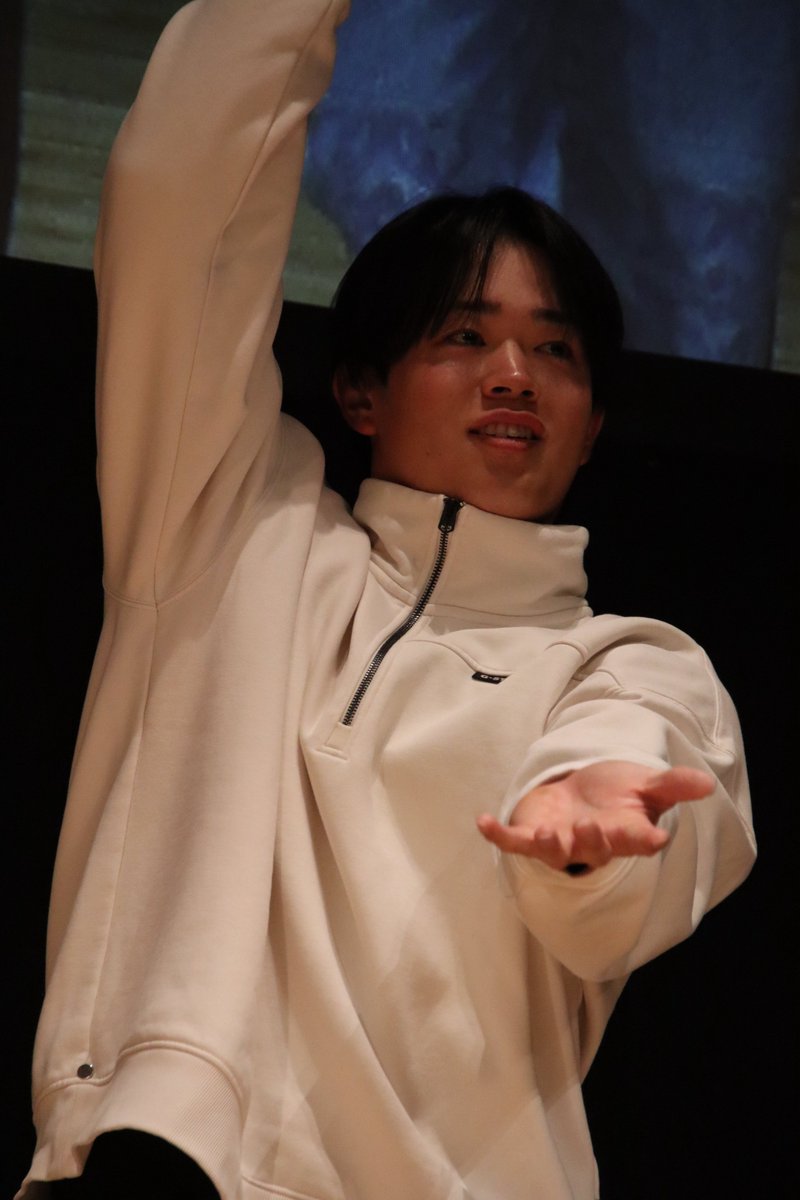 bs1ryo's tweet photo. 麦谷くんにやらせるワニポーズかなりお気に召した様子でした🐊 https://t.co/JcBBgD3sK3