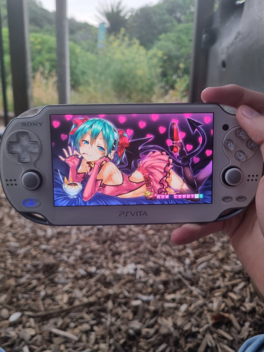 sakuya /\ button tweet media