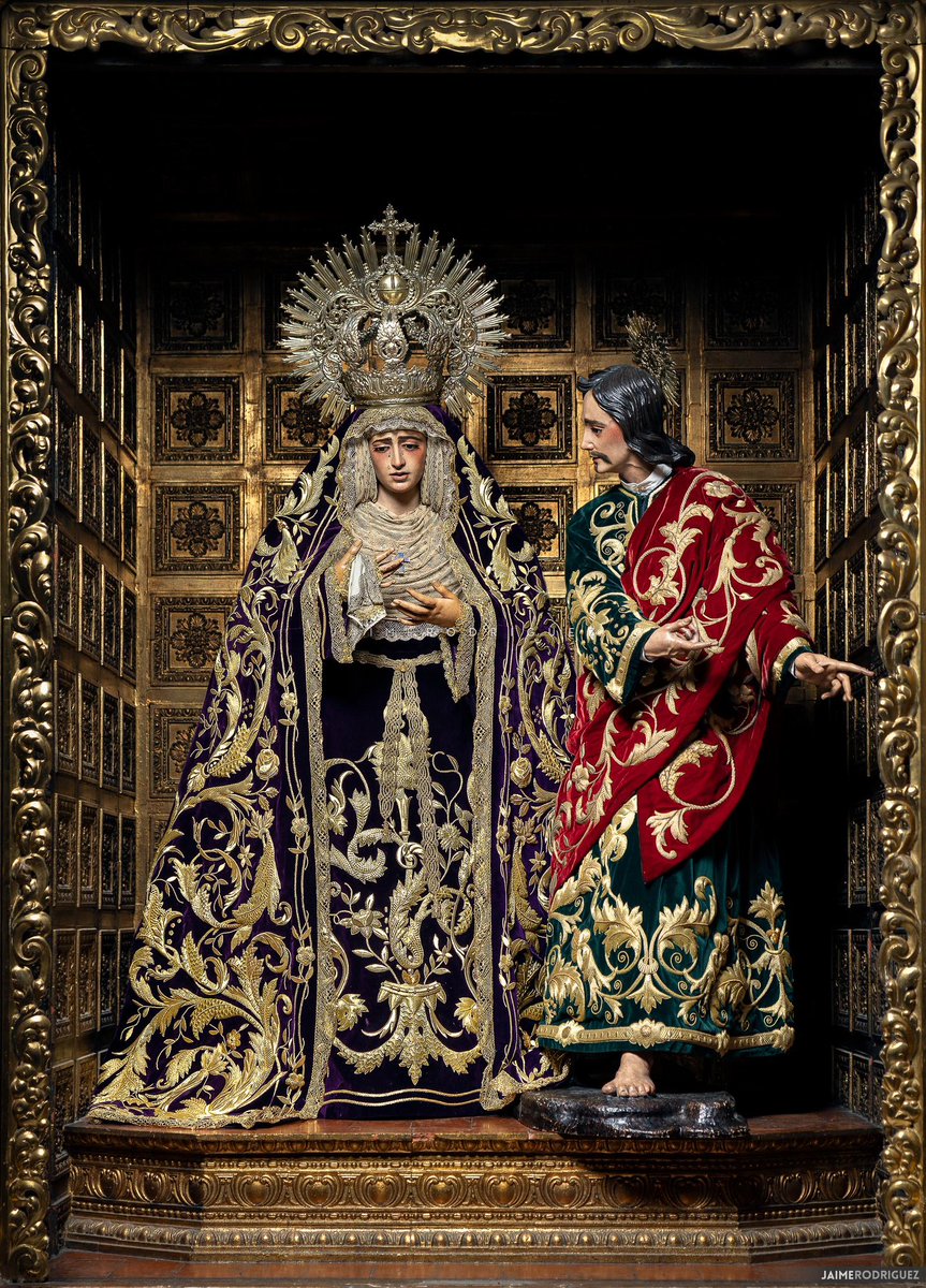 Hdad_Amargura's tweet image. 𝐍𝐎𝐓𝐈𝐂𝐈𝐀 | En los albores de un nuevo mes de enero, y ante el inicio de los cultos a Nuestro Padre Jesús del Silencio, la Santísima Virgen vuelve a presidir, junto a San Juan, su antiguo retablo ubicado en la capilla Sacramental.

📸 @jaimerfz