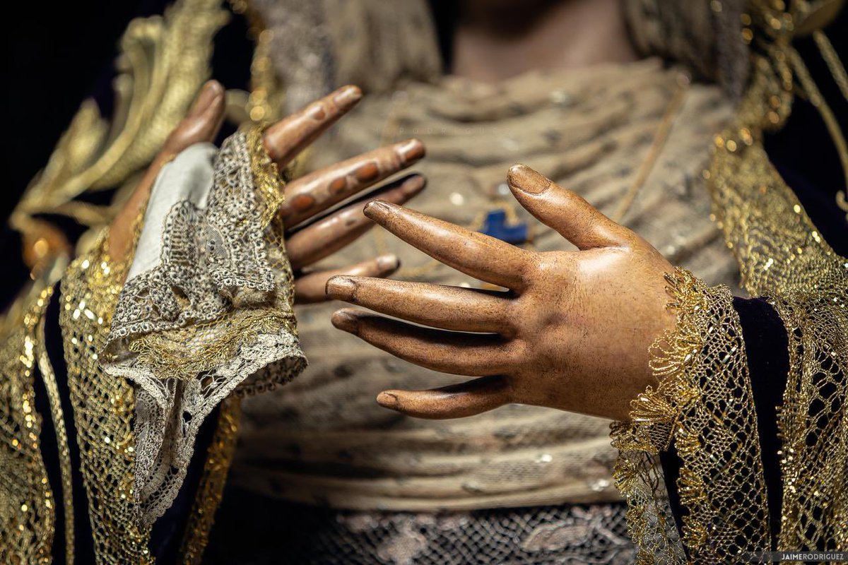 Hdad_Amargura's tweet image. 𝐍𝐎𝐓𝐈𝐂𝐈𝐀 | En los albores de un nuevo mes de enero, y ante el inicio de los cultos a Nuestro Padre Jesús del Silencio, la Santísima Virgen vuelve a presidir, junto a San Juan, su antiguo retablo ubicado en la capilla Sacramental.

📸 @jaimerfz