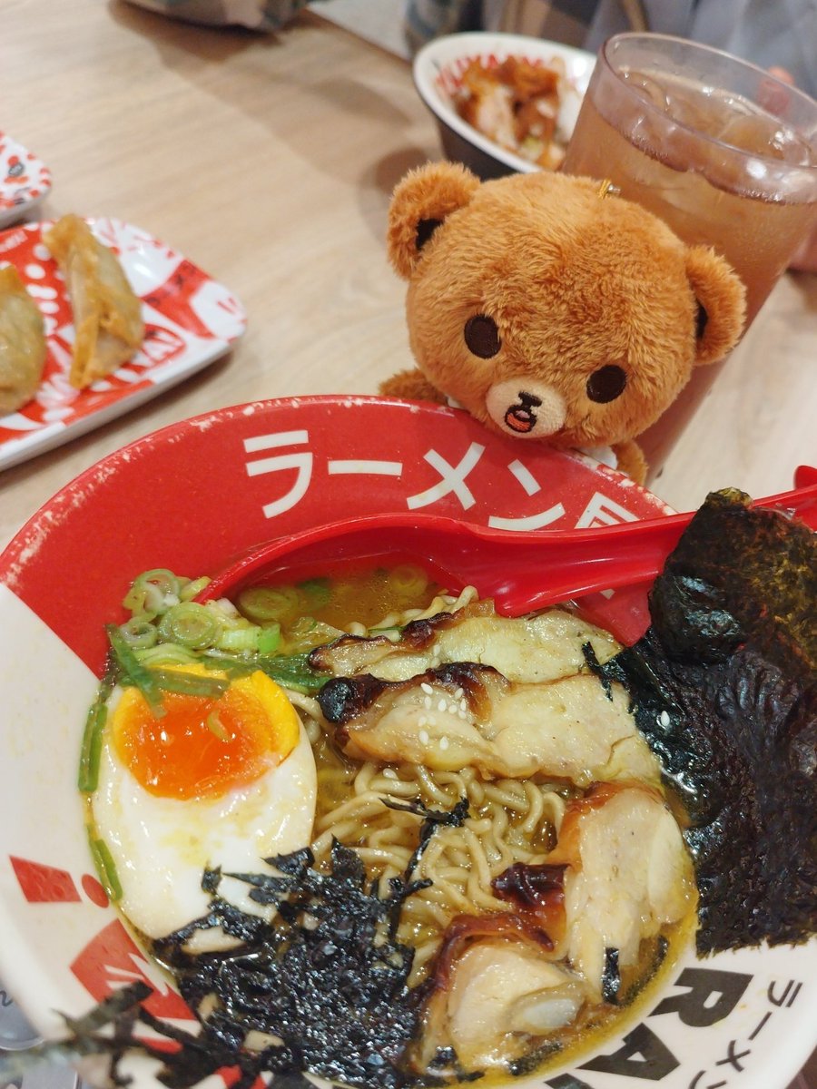 Nadine 🐻 tweet media