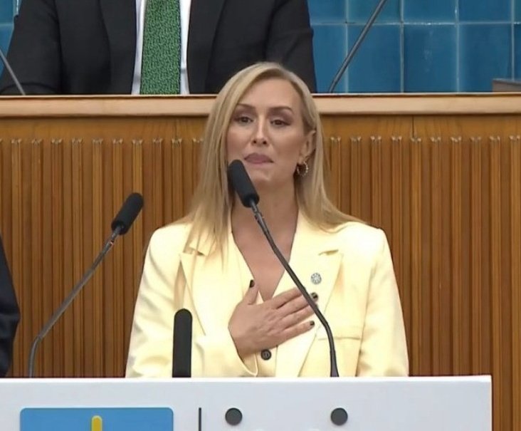 "Bugün Ortadoğu’da ayaklarımız üzerinde duran güçlü bir devletsek,
bunu ulus devlet olmamıza ve
Atatürk’ün çocukları olmamıza borçluyuz"

Prof. Dr. İpek Özkal