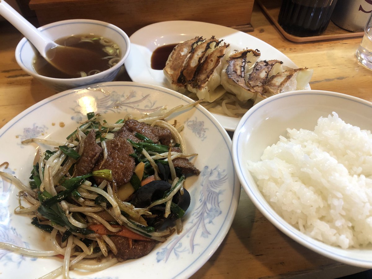 kn100633's tweet photo. 埼玉県川越市　新宿飯店
レバニラ定食　880円
🎉全ての定食には餃子が付いてます
コスパが良くラーメン🍜も380円〜です https://t.co/aiUkRBV5oo
