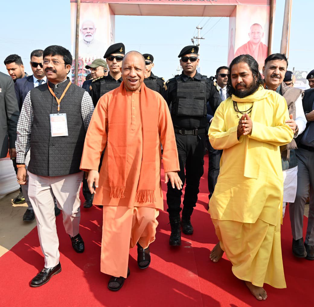 बड़ी खबर-

तीन करोड़ की डिफेंडर से माघ मेले में आए सतुआ बाबा, 

सतुआ बाबा के पास है लग्जरी गाड़ियां।

News 18 उत्तर प्रदेश की रिपोर्ट।

इन्ही सतुआ बाबा के कार्यक्रम में पहुँचे हैं योगी आदित्यनाथ।

योगी आदित्यनाथ के बेहद ही क़रीबी बताए जाते हैं सतुआ बाबा।

इन्ही सतुआ बाबा को लेकर