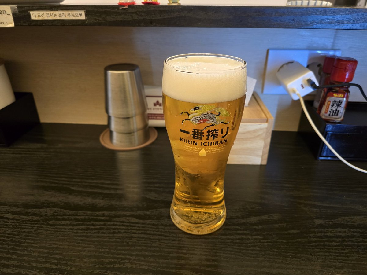 라멘 한 그릇.
귤은 사장님의 서비스.