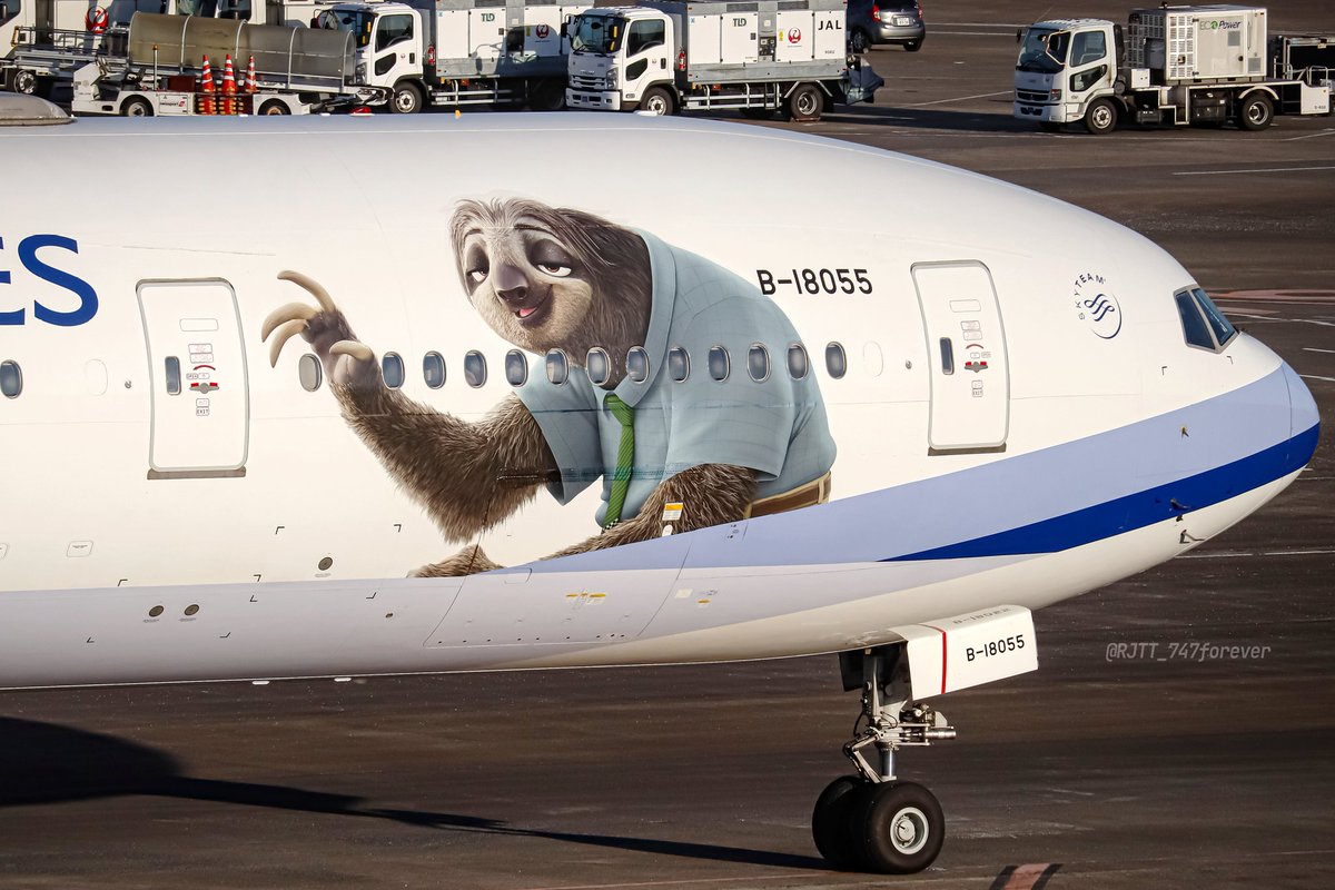 RJTT_747forever's tweet image. 本日は久しぶりに成田へ。快晴の下、漸くCIのズートピア塗装機を記録できました！🐰🐍🦊

China Airlines 🇹🇼
Boeing 777-36N(ER) B-18055
"Zootopia 2 Livery"
NRT/RJAA 2025.01.10 #成田空港