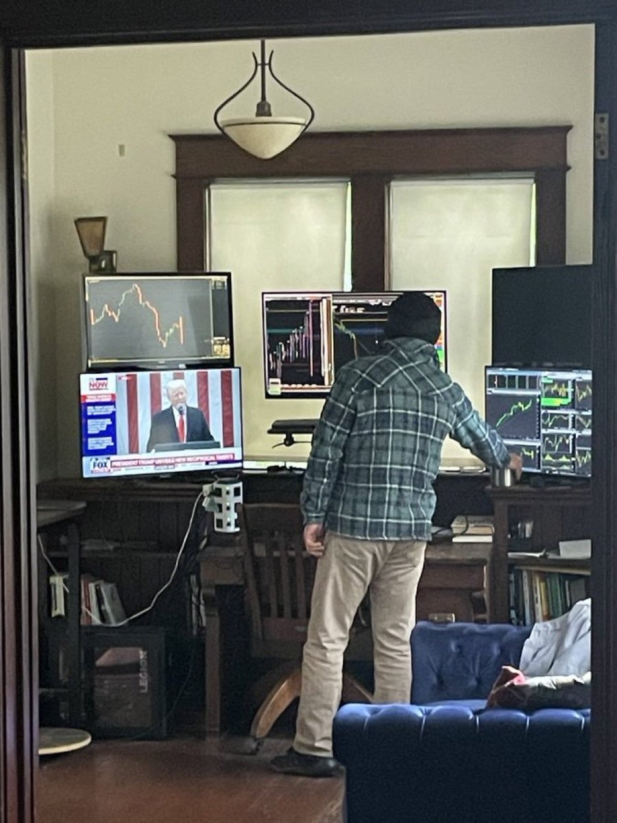 eMRight2's tweet image. Me managing my $200 portfolio