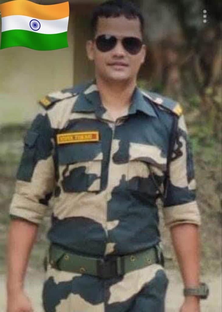 priority_n's tweet photo. He is the Shining example of sacrifice and duty unto death.
Homage to the gallant Hero of #159Bn @BSF_India
CONSTABLE VIVEK TIWARI
On his Balidan Diwas today.
#OnThisDay Dec 10, 2022 he was immortalized while serving the Nation at Malda in #WestBengal .
#KnowYourHeroes https://t.co/frVkX5rhYo