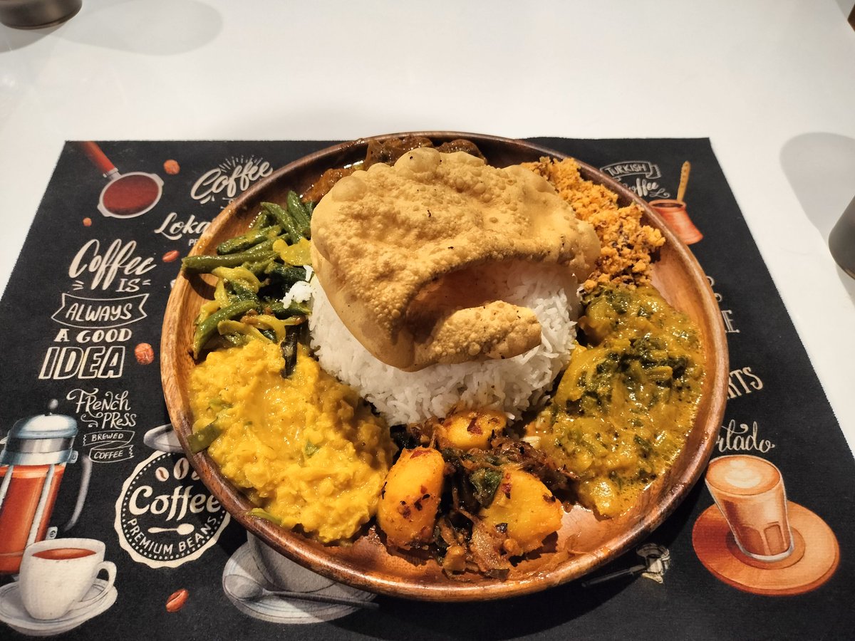 ryosuke_hat's tweet image. 富士宮でスリランカカレー、からうま。