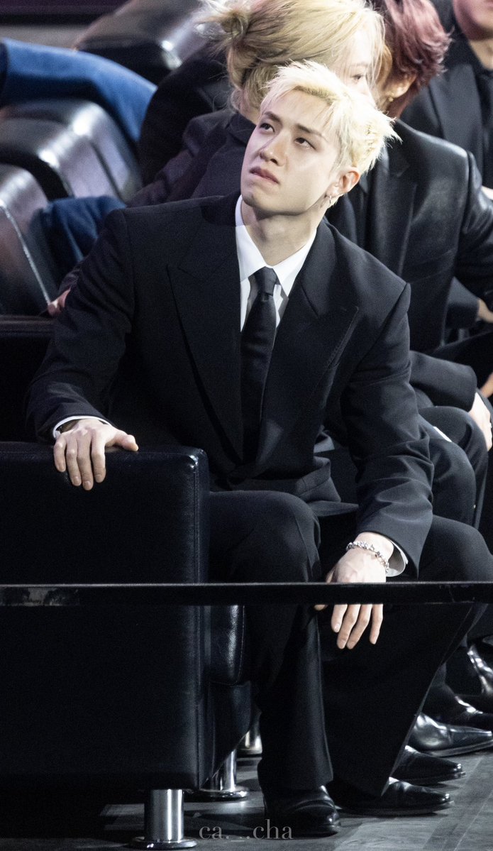 gnabnahcpics's tweet image. he's SO FINE what the hell