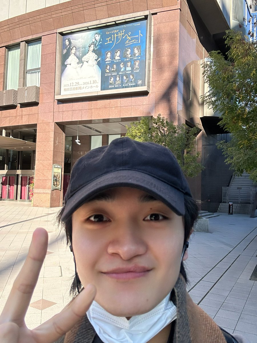 Dainactor's tweet image. #エリザベート 大阪公演千穐楽、ありがとうございました！
お馴染みの梅田芸術劇場の舞台に立ち、新年を迎えることができて、とても幸せな年越しとなりました。

次はいよいよ最後の地・福岡！
美味しいものをたくさん食べて、万全の状態で公演に臨みます✊✨