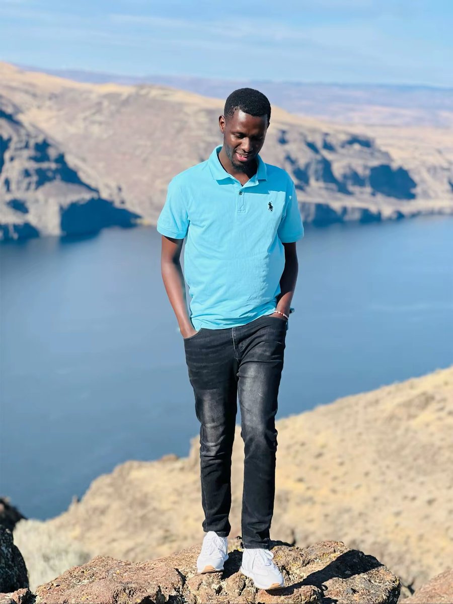 nic_nesh's tweet photo. Today is my birthday 🥳🎉 🎂.And I having nothing much but thanks to the Almighty God for coloring my life🫡🧎🧎‍♂️💯🙏 https://t.co/x7HOSIDOjc