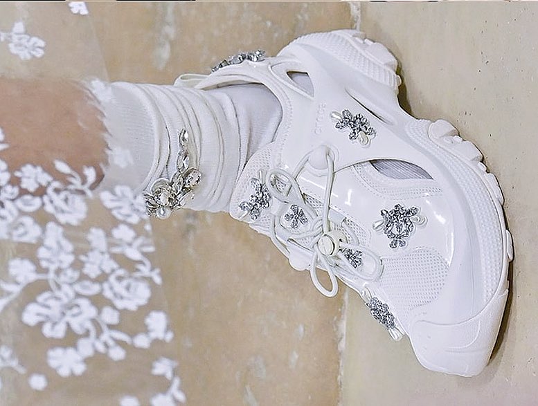 ___h___r___k__'s tweet image. crocs × simone新作 履く宝石、面構えが違う