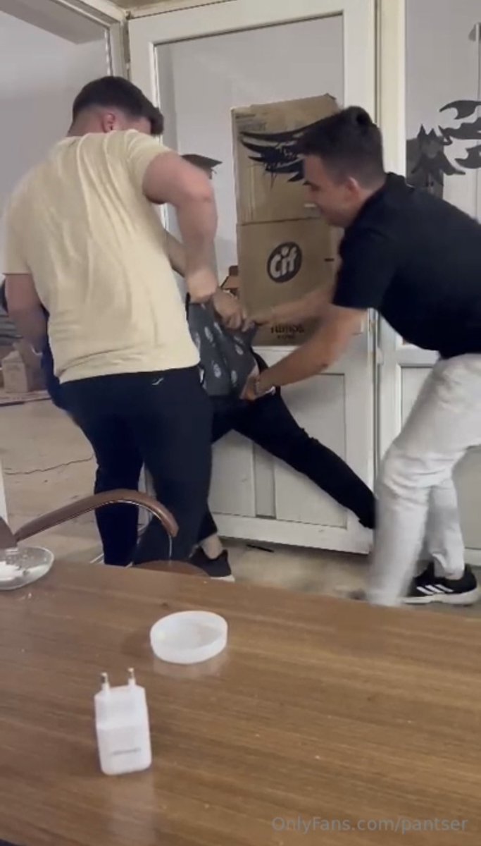 EmbarrassedMan tweet media