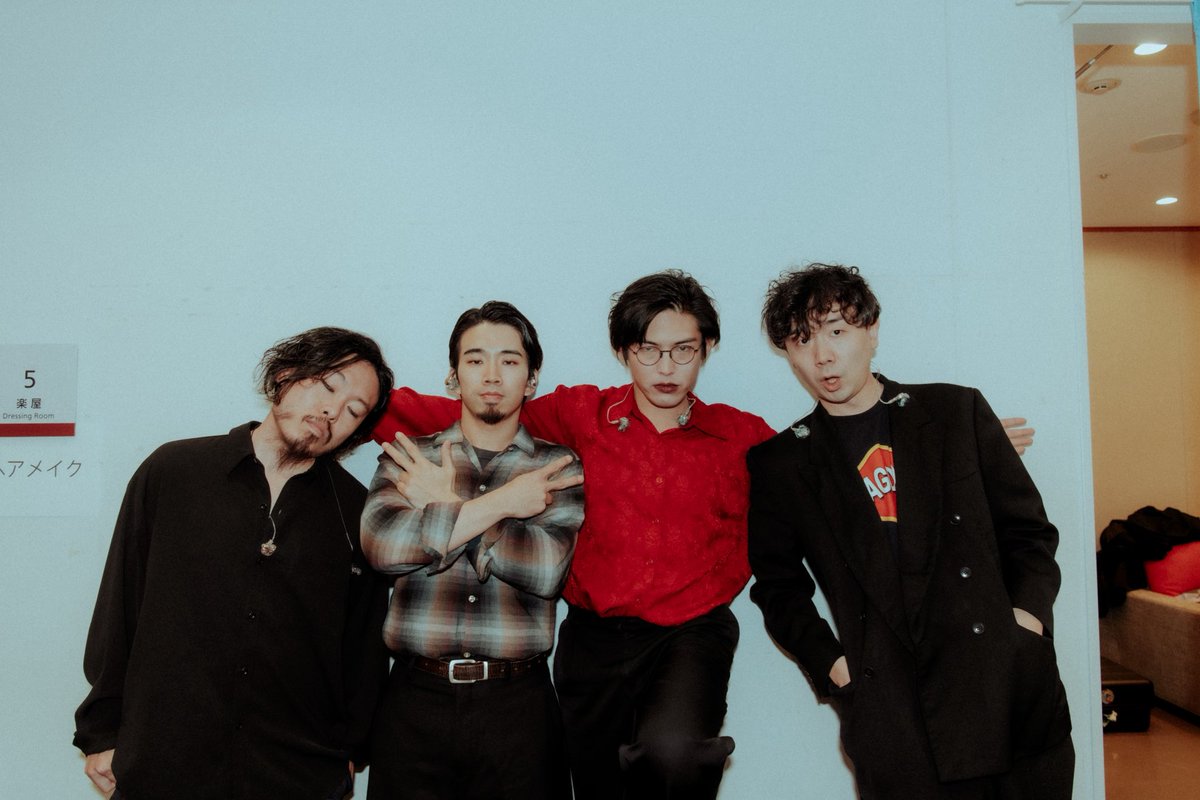 君島大空 合奏形態
夜会ツアー 劇場版 汀線のうた

東京ガーデンシアターまであと13日となりました。昨年末のロームシアター京都は生涯最高のライブでした。1/23はそれを超えたい。おれたちに想像し得る限りの景色と音楽を持って、お待ちしています。よろしくお願いしま🐼す

t.pia.jp/pia/artist/art…