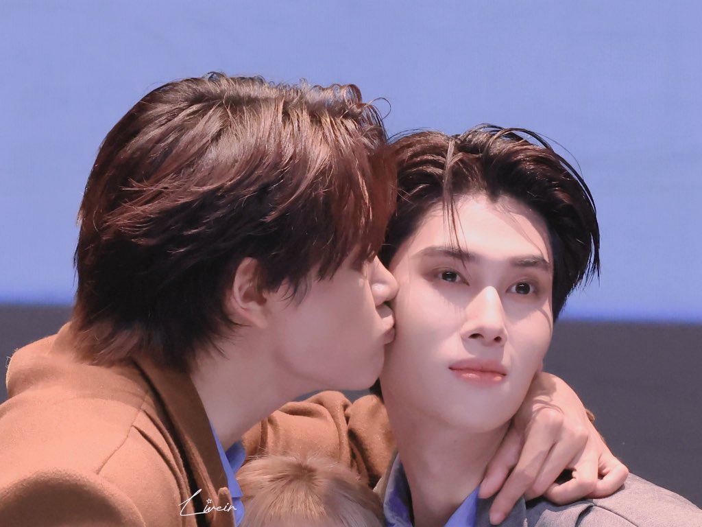 เหมือนจะมุมกล้อง          โดนจริงครับเบ้บ 🫣

JOONGDUNK JAIDEE FM SEOUL

#JDWithJaideeInSeoul2026