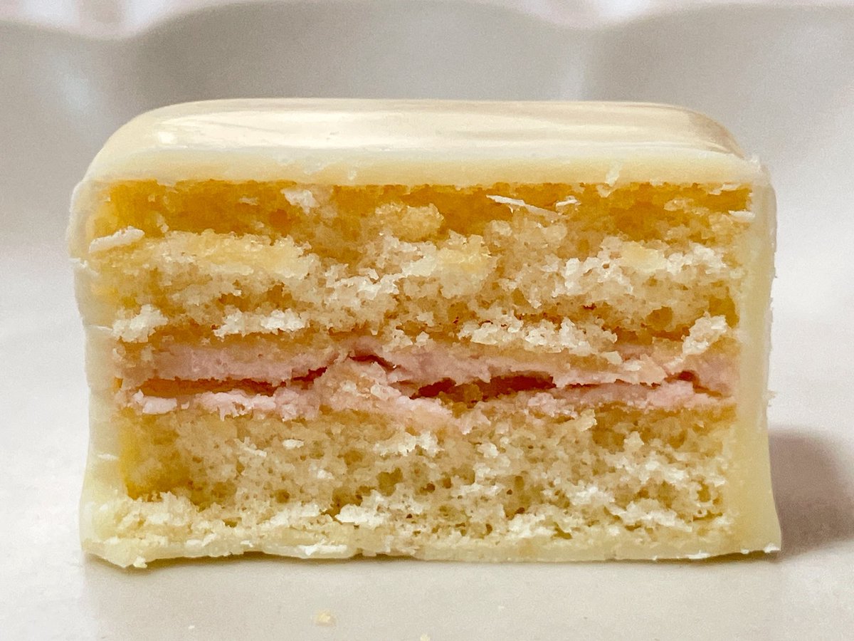 ブルボン 大人のプチ ショートケーキ。一口サイズで手軽に食べられ 