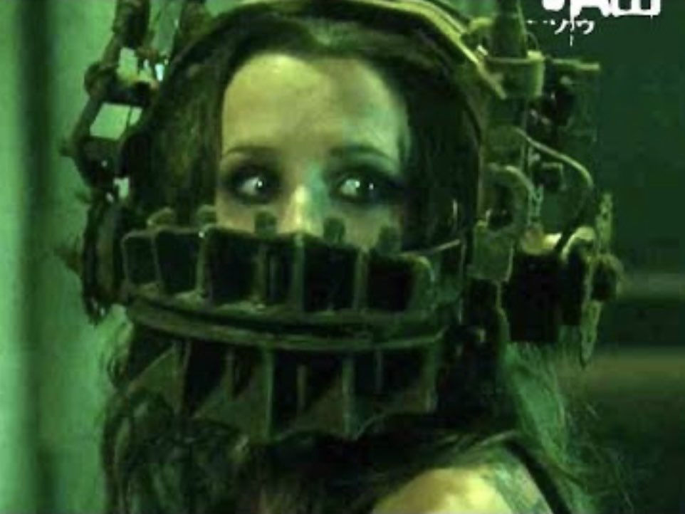 5C8lMAeMnD38865's tweet image. 今日の映画紹介🎬

『SAW』

薄暗い密室で目覚めた2人の男。
与えられたのは“生きるために何を捨てるか”を迫る残酷なゲーム——🔗

恐怖だけでなく人間の選択と心理をえぐるサスペンスホラー。

ラストの真相が明かされる瞬間、すべてが反転する衝撃は必見です

#SAW 
#映画好きと繋がりたい