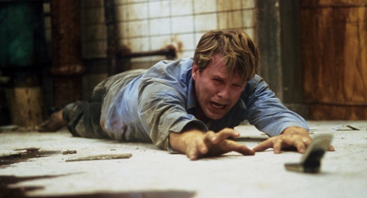 5C8lMAeMnD38865's tweet image. 今日の映画紹介🎬

『SAW』

薄暗い密室で目覚めた2人の男。
与えられたのは“生きるために何を捨てるか”を迫る残酷なゲーム——🔗

恐怖だけでなく人間の選択と心理をえぐるサスペンスホラー。

ラストの真相が明かされる瞬間、すべてが反転する衝撃は必見です

#SAW 
#映画好きと繋がりたい