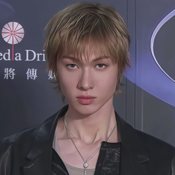 marblxom's tweet image. #MARTIN #마틴

handsome                                           cute