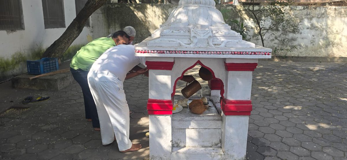 आज सोमनाथ स्वाभिमान पर्व अंतर्गत रायपुर निवास स्थित शिव जी के मंदिर में जाकर पूजा अर्चना एवं सेवा किया
 #सोमनाथस्वाभिमानपर्व 
@bjp4cgstate