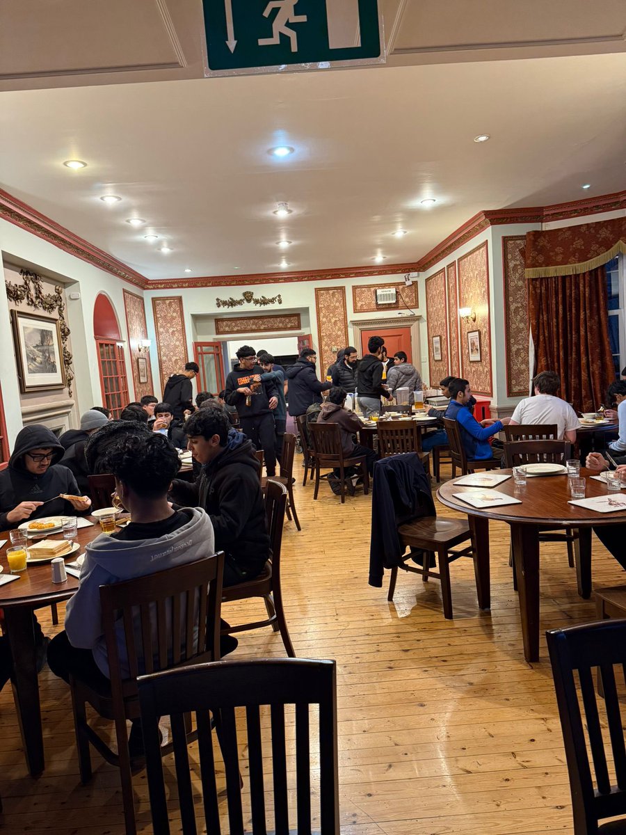 edenboysbolton's tweet photo. Rise and shine! On a beautiful winter morning, boys have performed their morning prayers and now time for a hearty breakfast! Bring on the day! https://t.co/Xv43tbjLaa