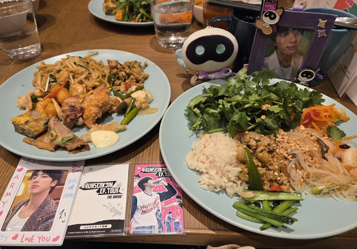 やっと観てきた♡
キラキラにもほどがあるよジンくん
こんなこと話してたんだなぁ～
ここでこんな表情するだなぁ～
自分もニマニマしたり涙したり
充実の90分だったー
さっそくおかわりしたい！
(ビュッフェはたくさんおかわりした)

#진 #Jin #Jin_TOUR_Movie
#RUNSEOKJIN_epTOUR_Movie