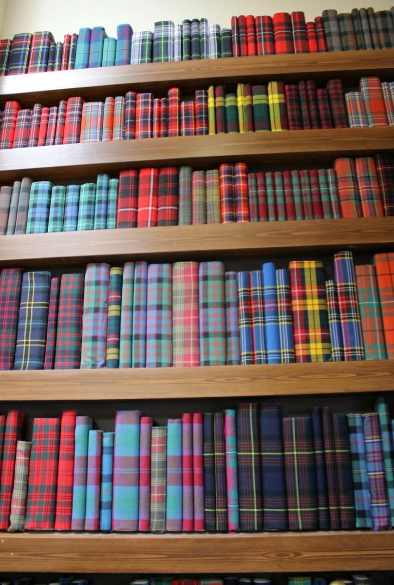 Booklicious5's tweet image. Leave me alone moment 🥰

Simple but beautiful 
Colourful #bookshelf

#readingworld 
#bookstagram #BOOKBIND