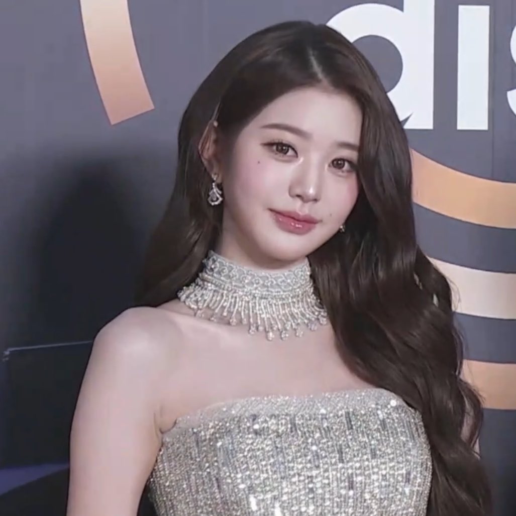 wonyoexe's tweet image. JANG WONYOUNG WHAT THE FUCK