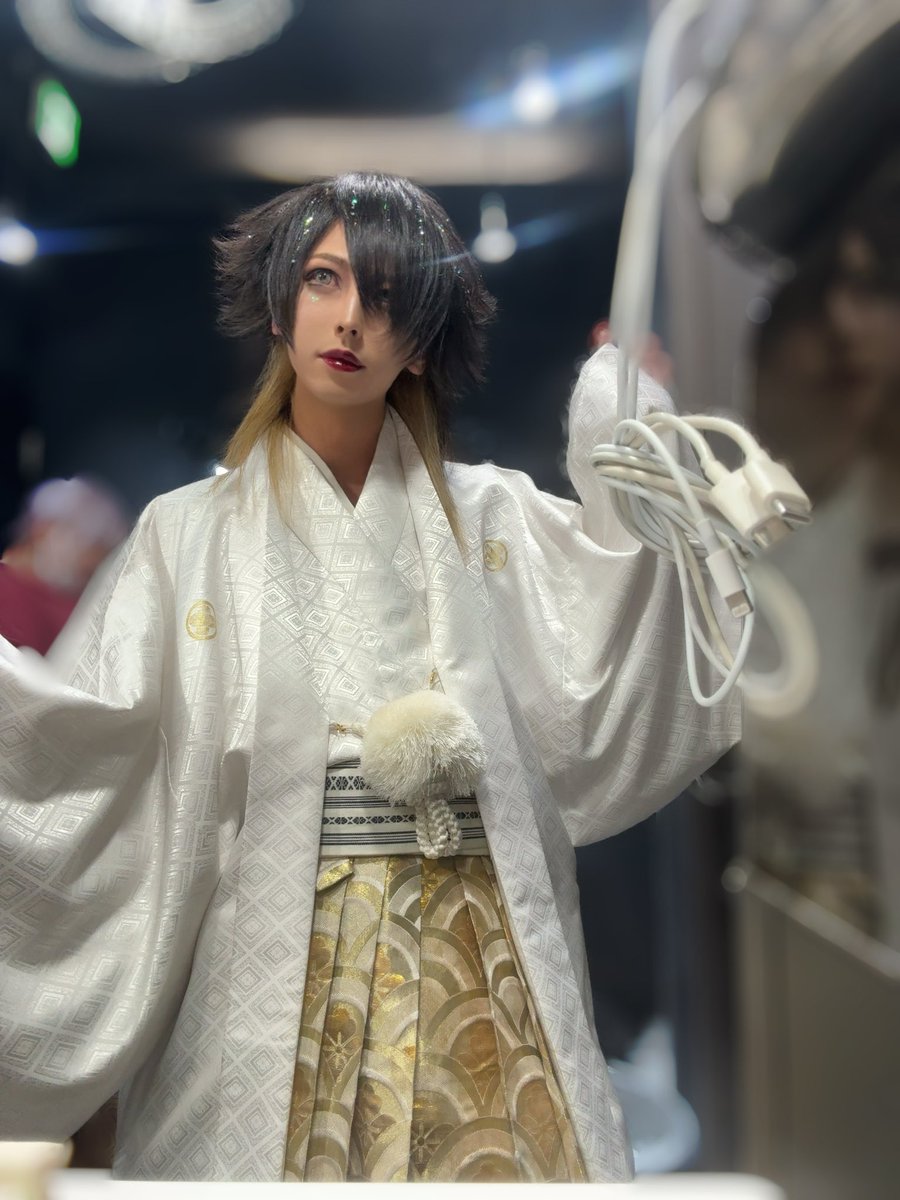 lessfear_toto's tweet image. 1/9 club MERCURY

「迎春大蛇」

今年のLESSFEARのライブ初めてどうでしたか
お酒入ってライブあんましないので新鮮でした
あと袴は白が至高やと思ってます