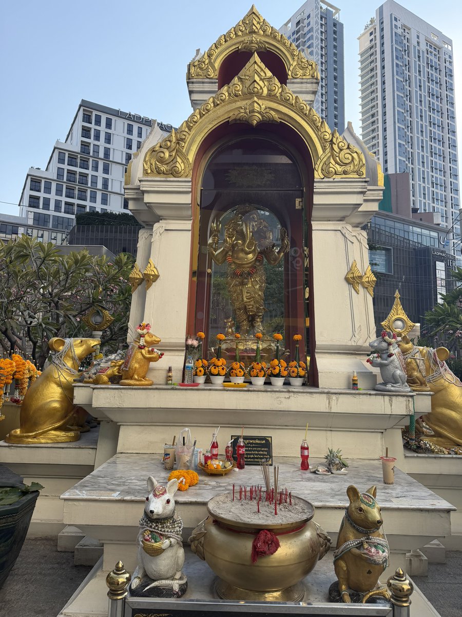 nymmommy's tweet image. ขอให้ทุกคนที่ผ่านมาเจอโพสนี้
ประสบความสำเร็จ สมหวัง ได้เจอศิลปินที่รัก เจองานที่ต้องการนะคะ

โอมศรี คะเณศายะ นะมะฮะ