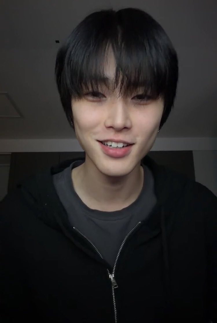 lalyssasa's tweet image. ซึงฮันไลฟ์เล่นเกม                   เกมที่เล่น
⚔️🕷️⚫️💥                         👛🌷💗🌸                        
🖤⛓️🕷️🐈‍⬛                         🩷🎀👚🩰
💥🕷️🖤⛓️                         🎀💘🌸💗
💣⛓️💥🗝️                         🌸💞🍡🎀