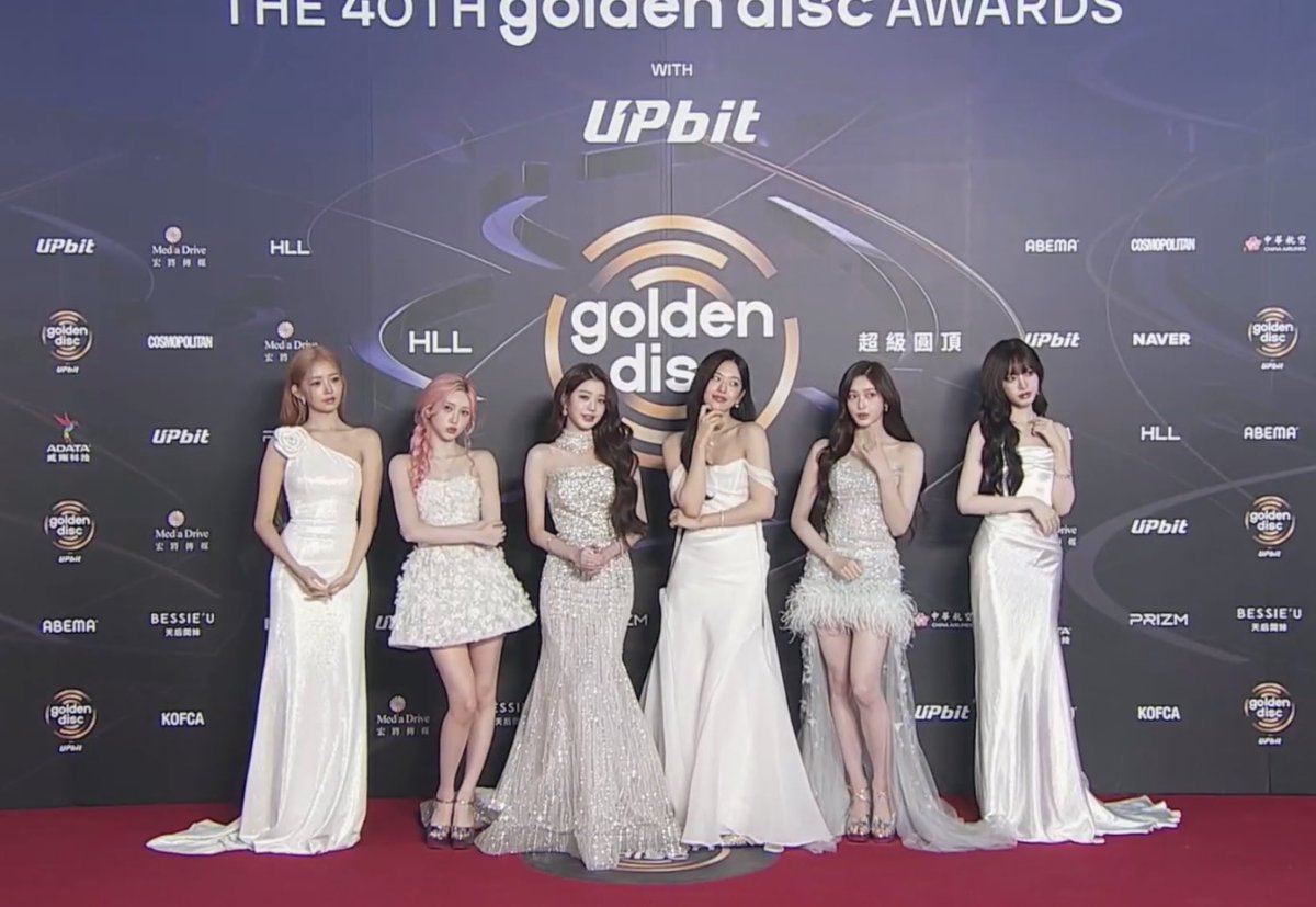 annyeongzboss's tweet image. finally we got red carpet outfits 😂

JOIN IVE AS REBELS 
#IVEAT40THGDA