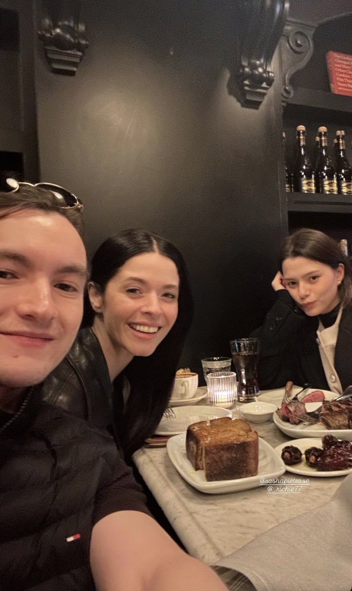 น้องเบคๆ ฝากบอก Sasha ให้หน่อยว่ามามี้ชอบ Pretty Little Liars มากๆเล้ยยยย 🤭

#BeckyInLA 
#beckysangels #BeckyArmstrong