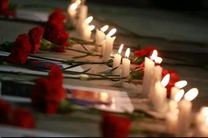 FajardoCcs's tweet photo. #AnapCuba
#PccEncrucijada
"La muerte con su impecable función, de artesana  del sol que hace héroes que hace historia y nos cede un lugar para morir en esta tierra...A los héroes se les recuerda sin llanto ,se les recuerda..
Gloria Eterna a ustedes héroes cubanos 🇨🇺🇻🇪🕊️
🇨🇺🕊️🇻🇪🇨🇺 https://t.co/9ZReitf35k