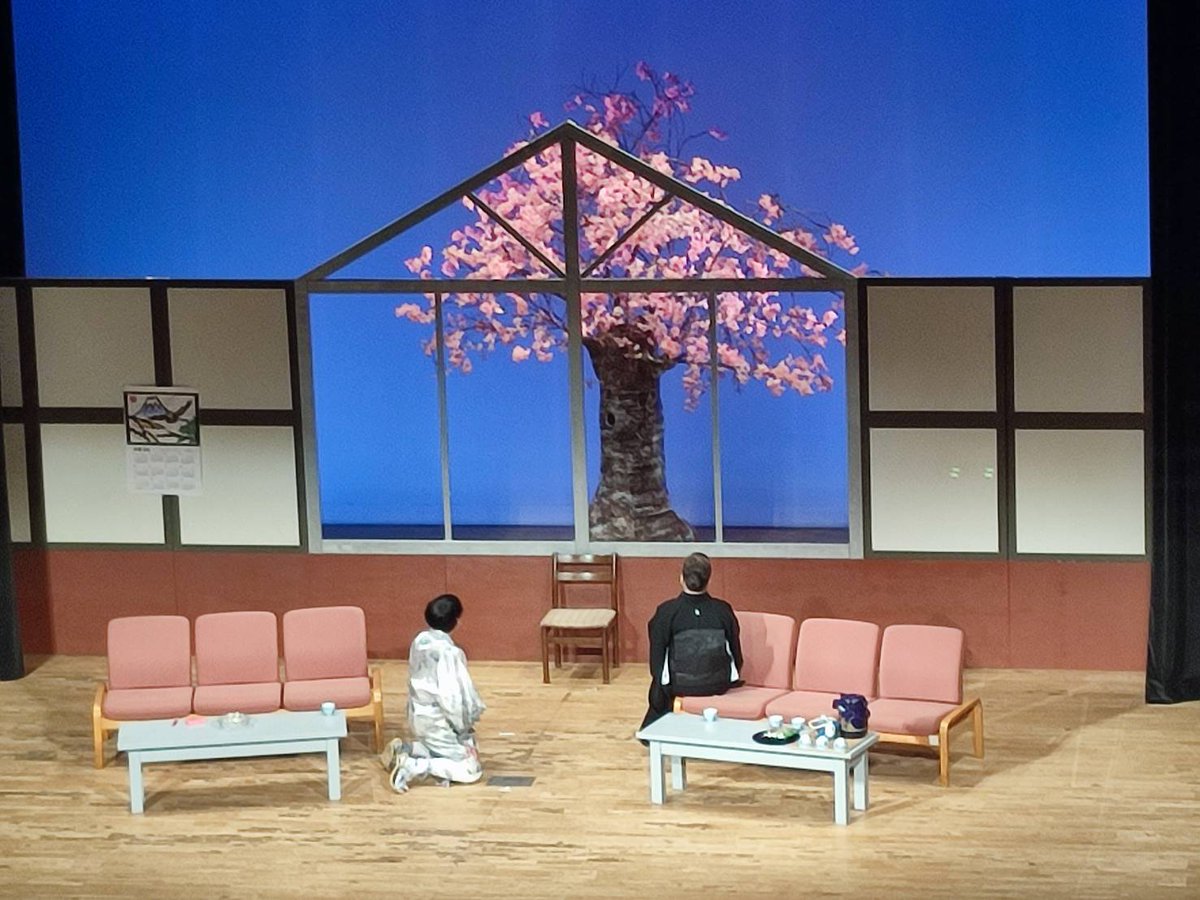 Fuji_enken's tweet photo. 昼公演も無事に終了し、最後の公演が間もなく始まります！
18時開演です！

ご来場、お待ちしております🌸 https://t.co/7REJOnV9WF