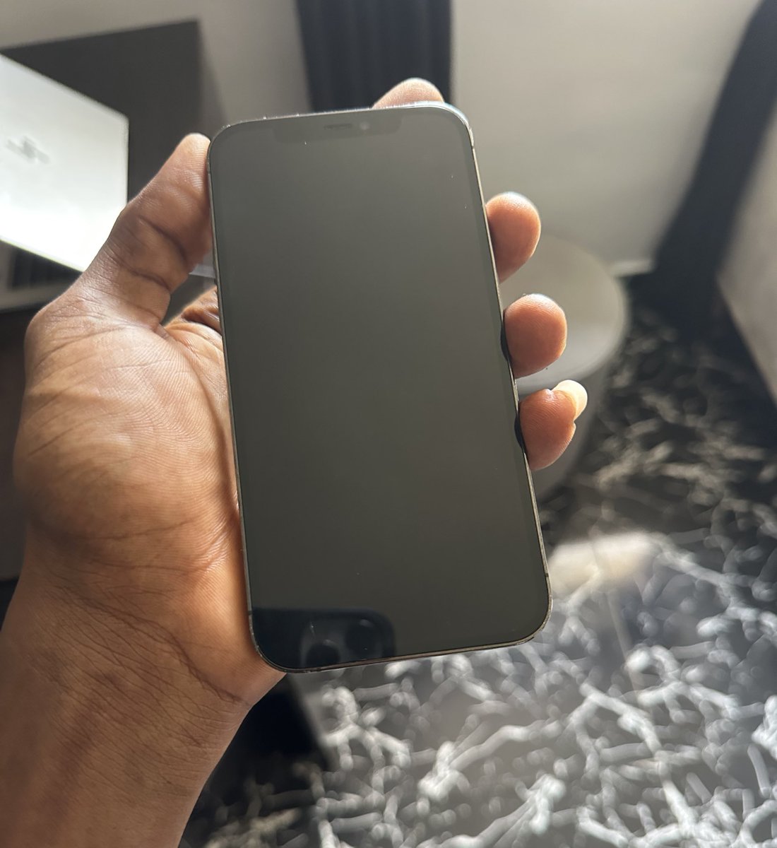 lifeofolaa's tweet image. Giving out this iPhone 12 pro to the first person with ZERO ENGAGEMENT on comment or quote within 48hrs.

Good Luck.