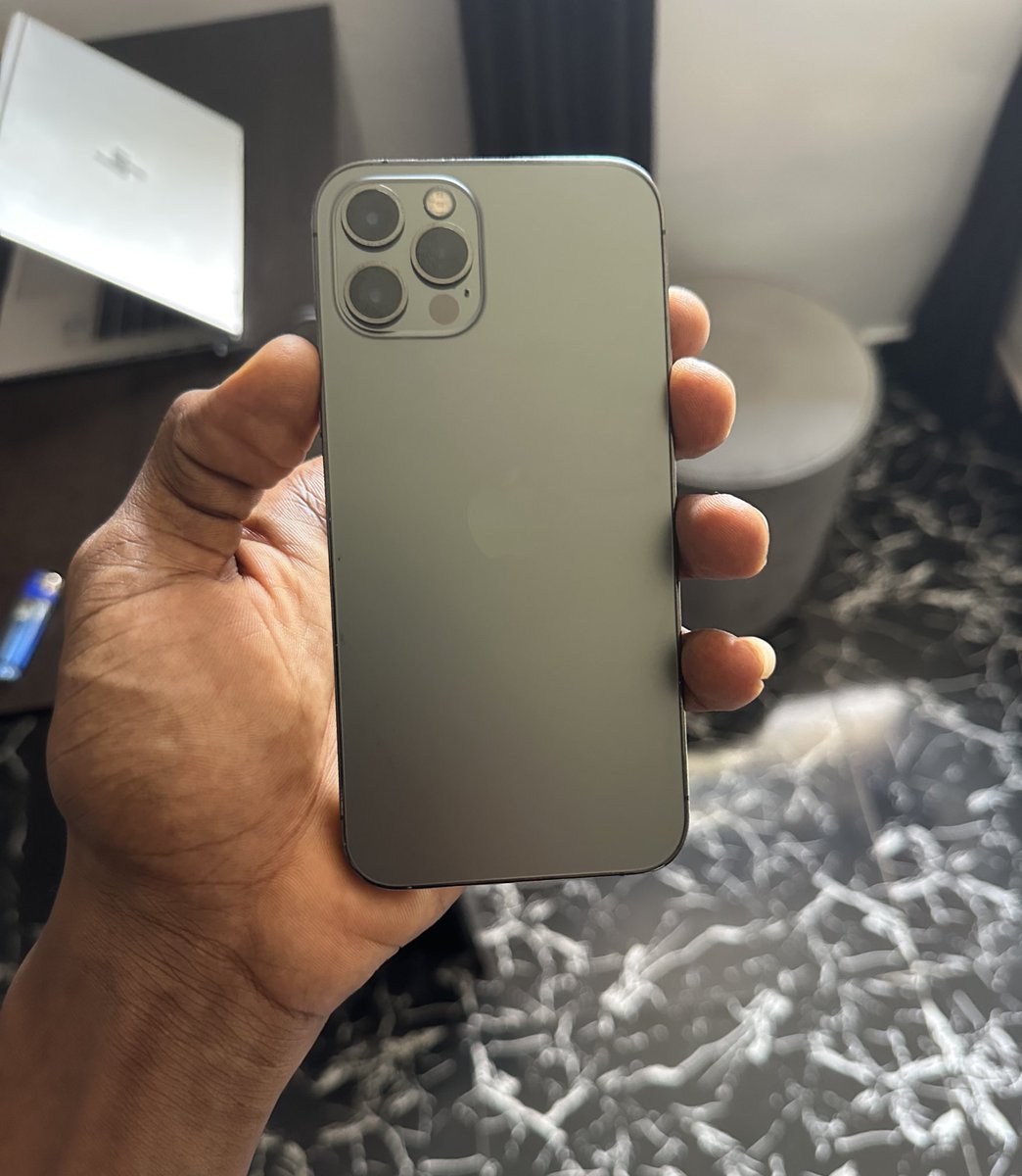 lifeofolaa's tweet image. Giving out this iPhone 12 pro to the first person with ZERO ENGAGEMENT on comment or quote within 48hrs.

Good Luck.