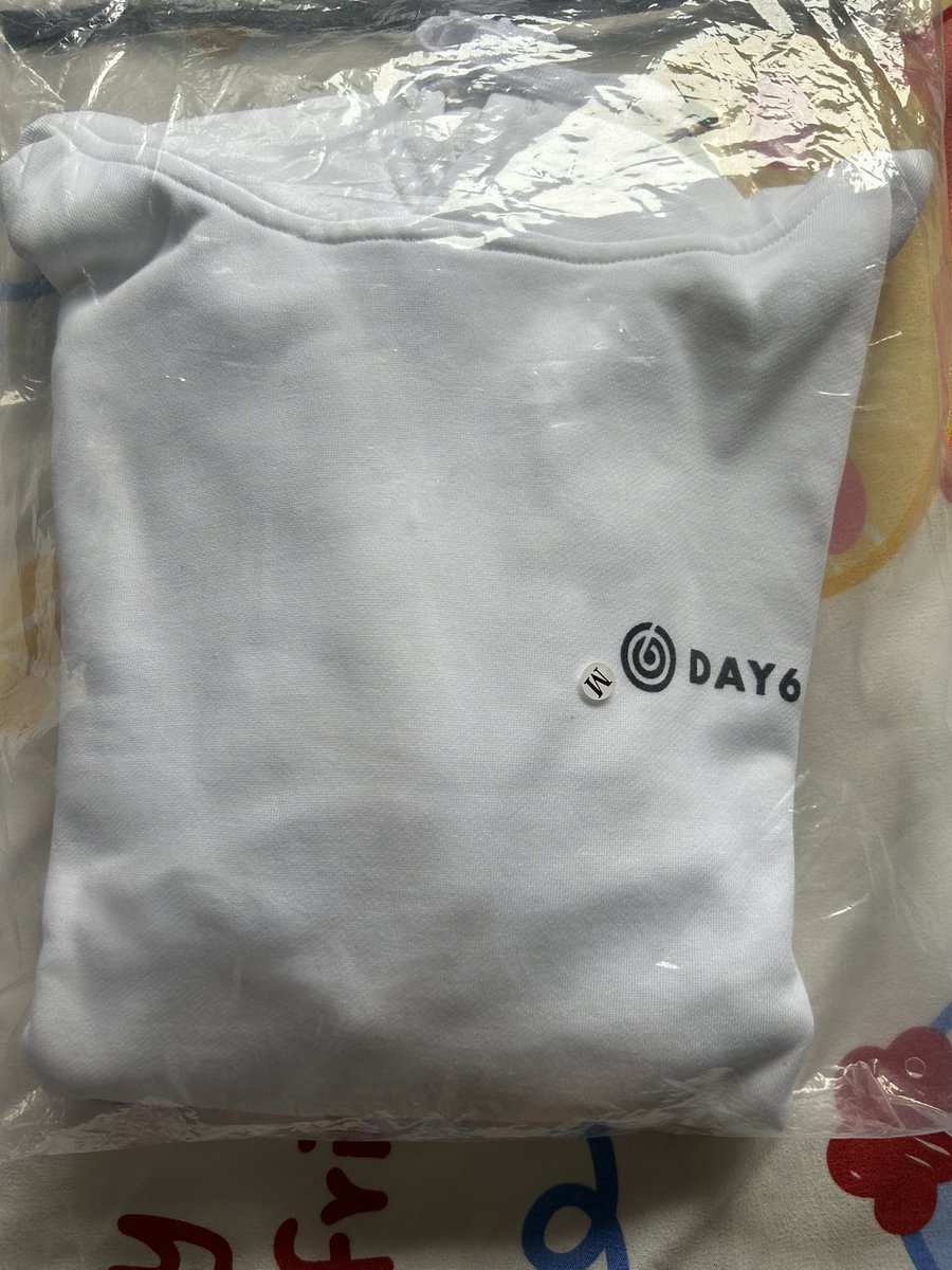dnjsvlfwonpil's tweet image. Wts lfb ph

Day6 the decade white hoodie
-bought in ho chi minh stop
-never worn
-bought for 3.3k php
-selling for 2.5k🍀
-still can nego

Can meetup in the decade con mnl
