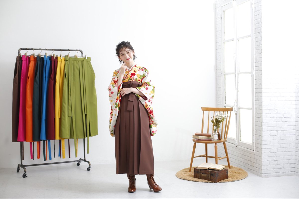 SelfitKimono's tweet photo. 卒業袴もまだまだ受付中❣️
お支度も若干空きがございます！
お悩み中の方は是非一度ご見学くださいませ✨

2027・2028年度の成人式振袖予約解禁〜✨

🔽会場情報や
　ご予約はコチラから🌸🌸
https://t.co/kVkrFZzM1W https://t.co/65NpWKatU6