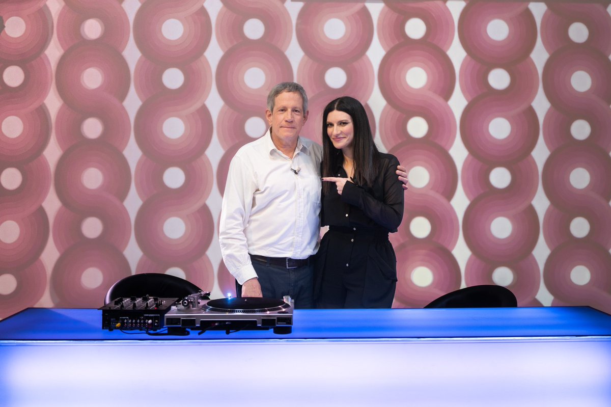 Stasera in seconda serata su <a href="/RaiUno/">Rai1</a> Riccardo Rossi vi aspetta con la prima puntata di #ivinilidi <a href="/LauraPausini/">Laura Pausini</a>