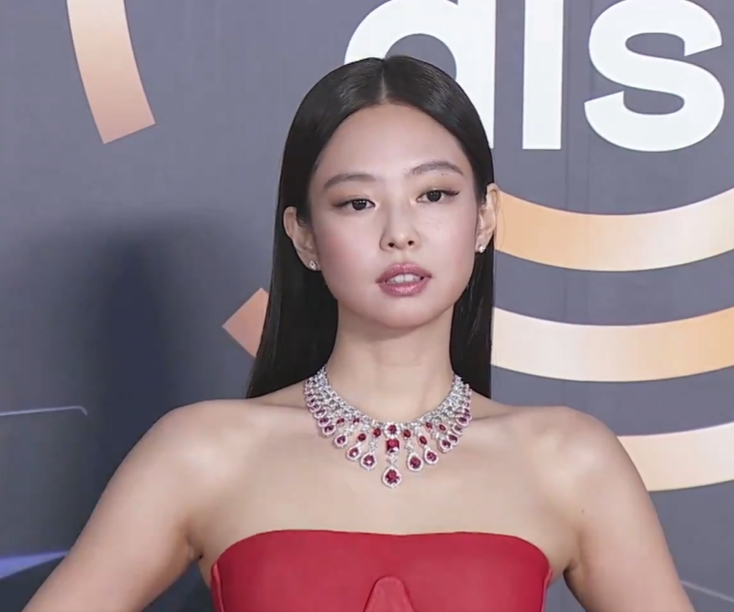 AboutMusicYT's tweet image. Jennie arrives at the 2026 Golden Disc Awards now.